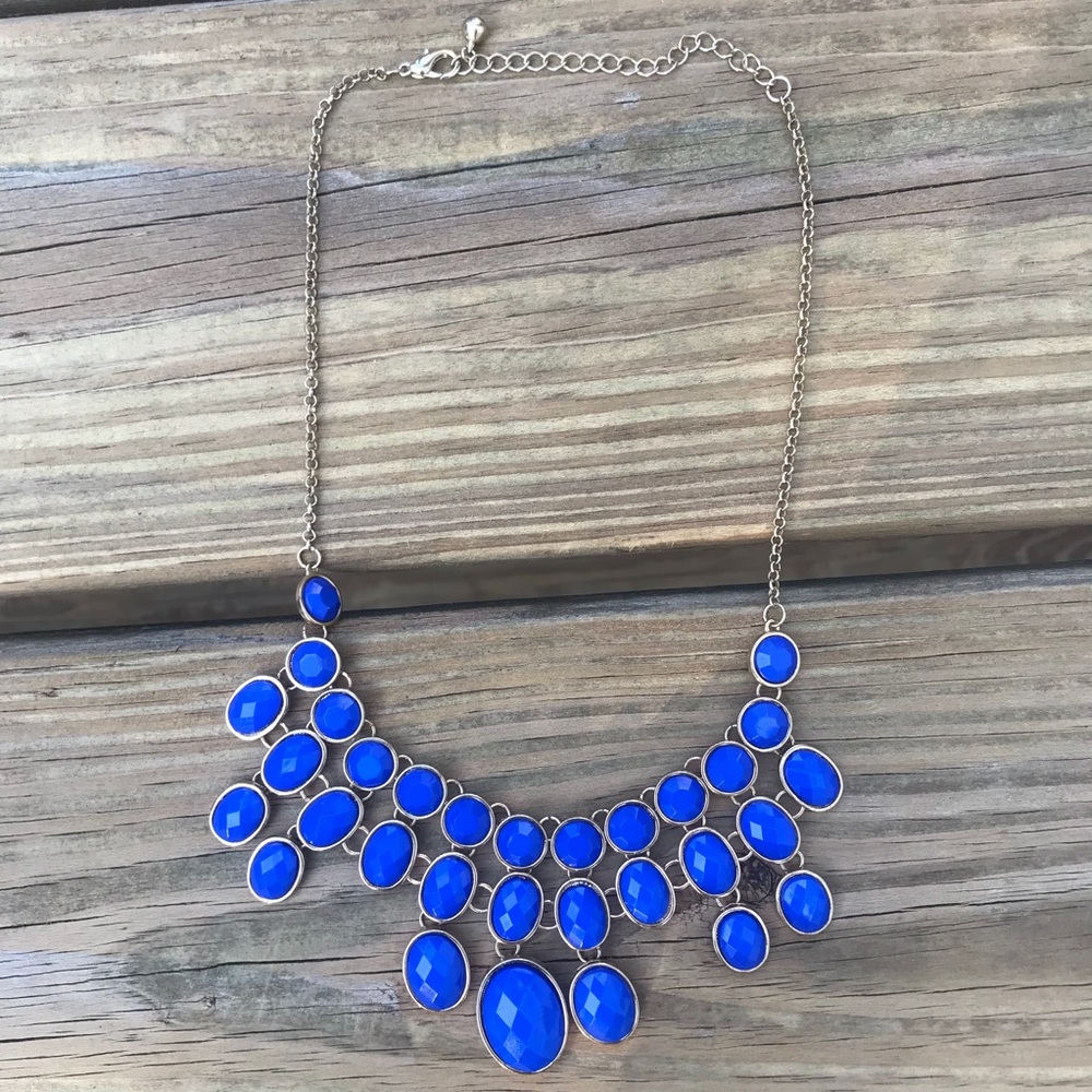 🔵 Statement Necklace